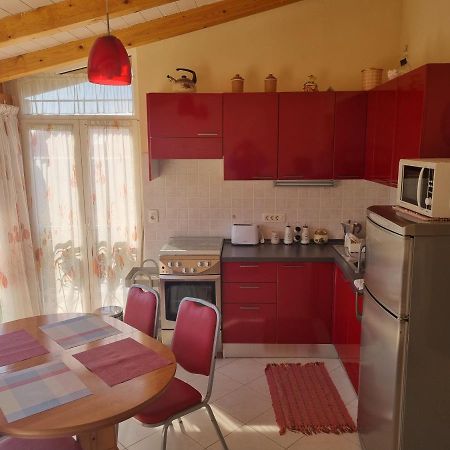 Greenview Apartment With Parking Ровинь Экстерьер фото