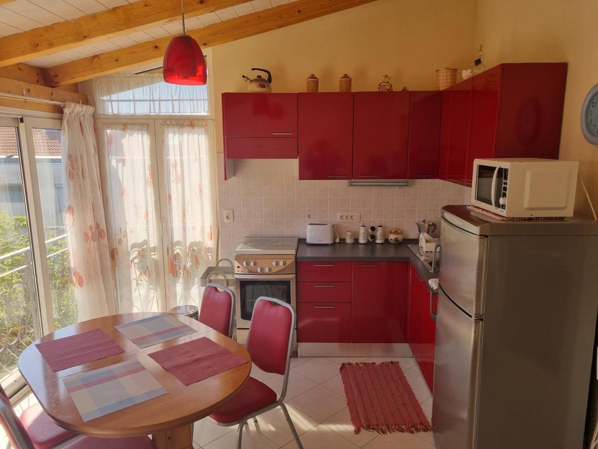 Greenview Apartment With Parking Ровинь Экстерьер фото
