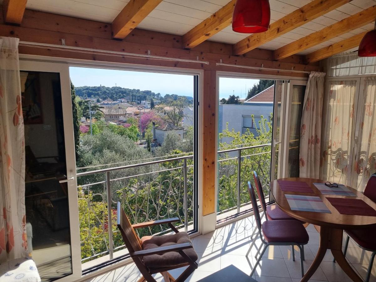 Greenview Apartment With Parking Ровинь Экстерьер фото