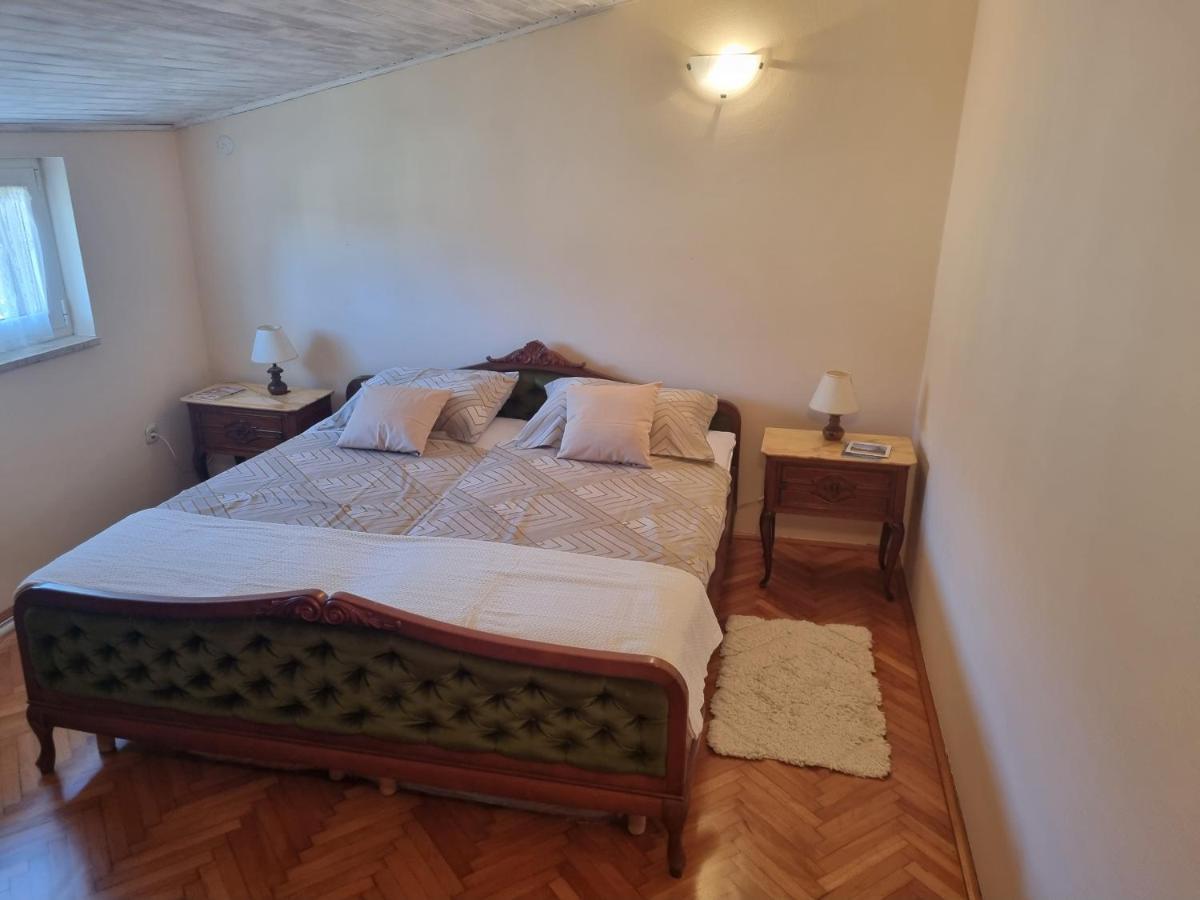 Greenview Apartment With Parking Ровинь Экстерьер фото