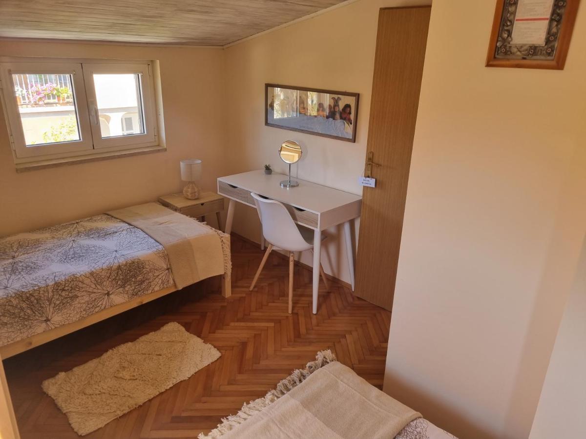 Greenview Apartment With Parking Ровинь Экстерьер фото