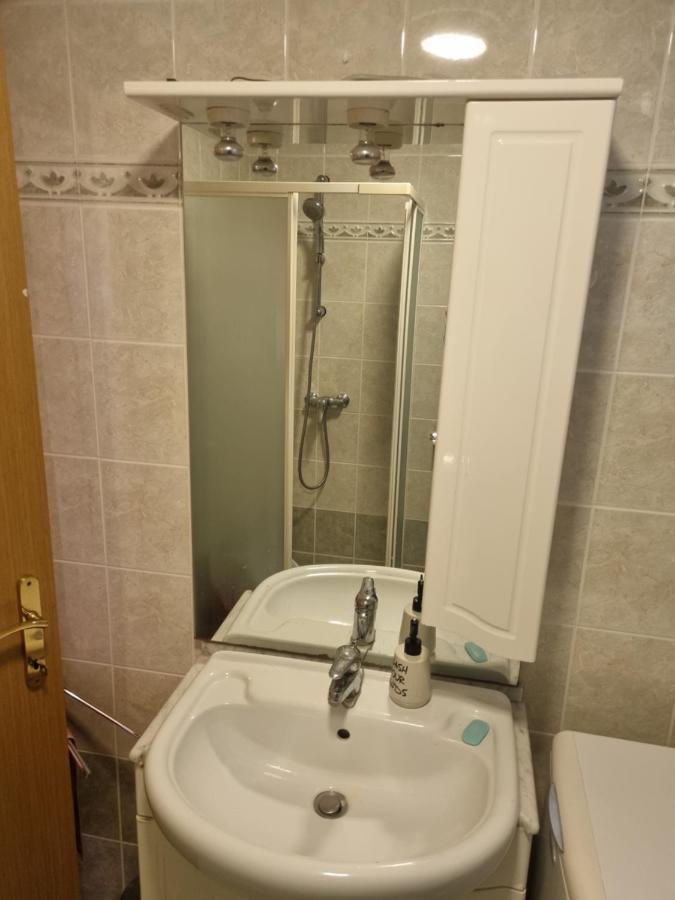 Greenview Apartment With Parking Ровинь Экстерьер фото